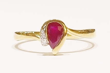 9ct ruby and diamond ring
