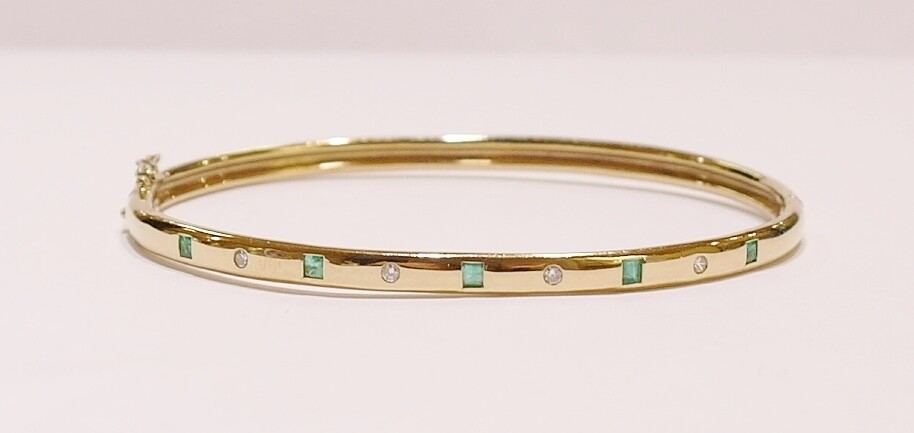 9ct yellow gold emerald and diamond bangle