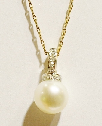 9ct gold pearl and diamond pendant
