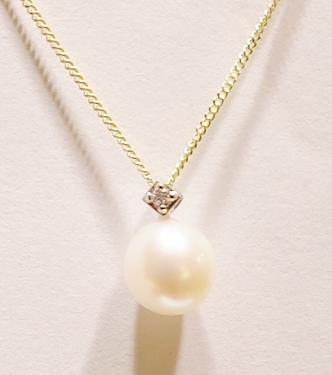 9ct pearl and diamond pendant