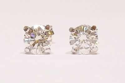18ct white gold diamond stud earrings. 2.45ct