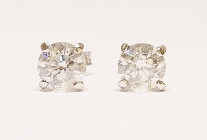 18ct white gold diamond stud earrings. 3.01ct