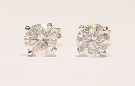 18ct white gold diamond stud earrings. 2.45ct