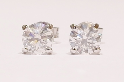 18ct white gold diamond stud earrings. 2.08ct