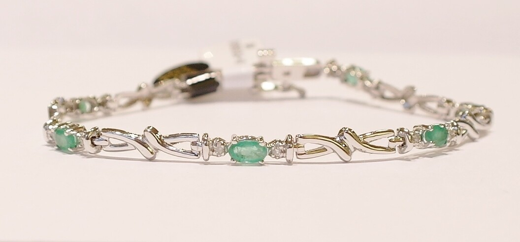 9ct white gold emerald and diamond bracelet