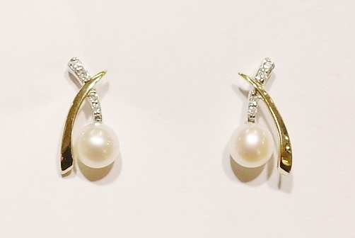 9ct pearl and diamond earrings