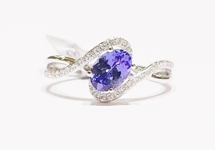 18ct white gold tanzanite and diamond ring