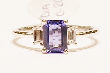 18ct white gold tanzanite and diamond ring