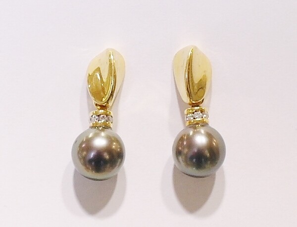 18ct tahitian pearl and diamond earrings