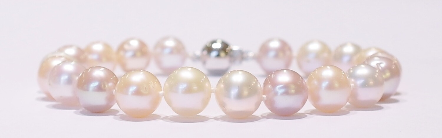 Freshwater pearl bracelet
