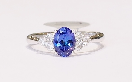 18ct white gold tanzanite and diamond ring