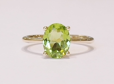9ct yellow gold peridot ring