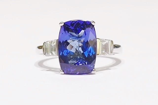 Tanzanite and Diamond Ring