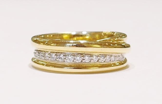 18ct gold and diamond dress ring