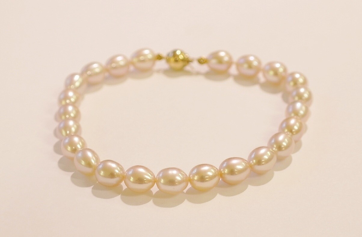 Pink freshwater pearl bracelet