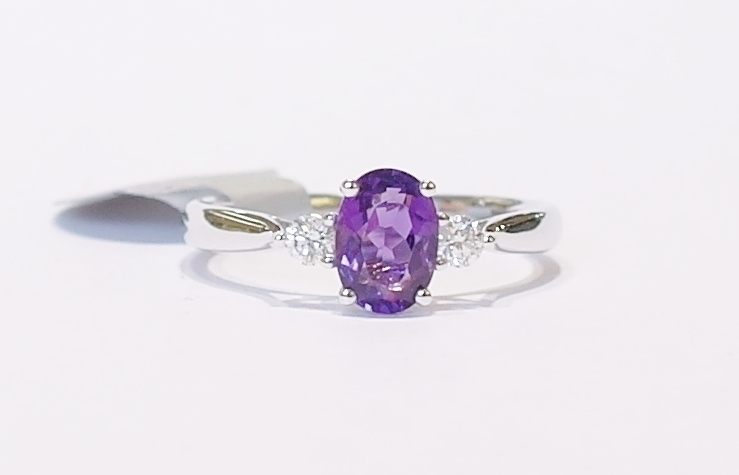 9ct white gold oval amethyst three stone ring