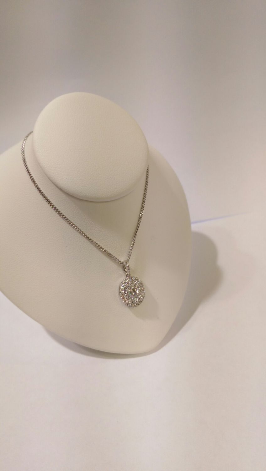 18ct white gold cluster diamond pendant