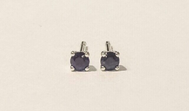 18ct white gold sapphire stud earrings