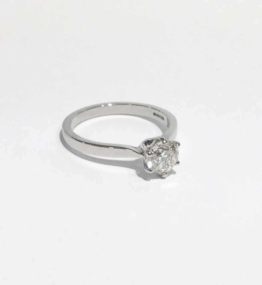 Platinum brilliant diamond ring