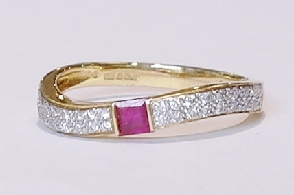18ct ruby and diamond ring