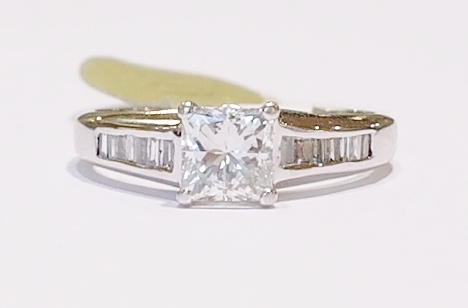 18ct white gold diamond ring