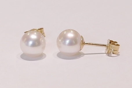 7.3mm white cultured pearl studs