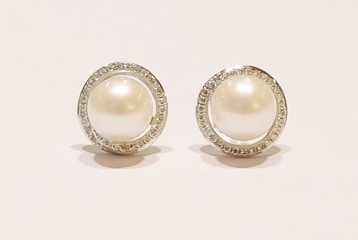 9ct white gold pearl and diamond earrings