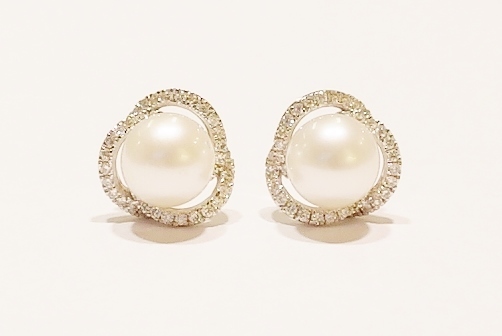 9ct white gold pearl and diamond earrings