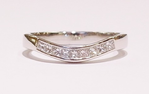 Platinum and diamond 3mm band