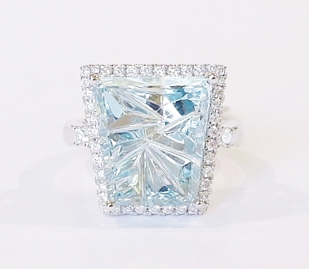 18ct white gold aquamarine and diamond ring