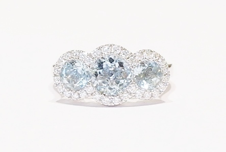 18ct white gold aquamarine and diamond ring
