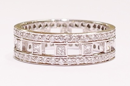 18ct white gold diamond ring