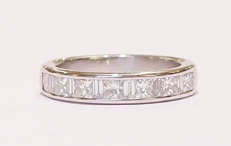 18ct white gold diamond ring