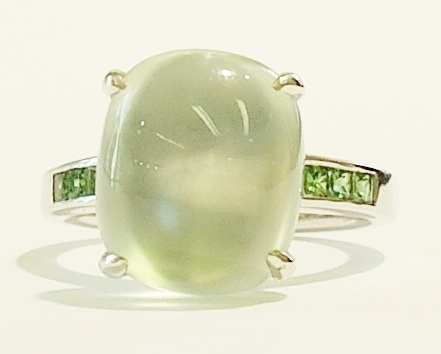 18ct white gold prehnite and tsavorite ring