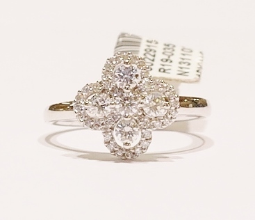 18ct white gold diamond ring