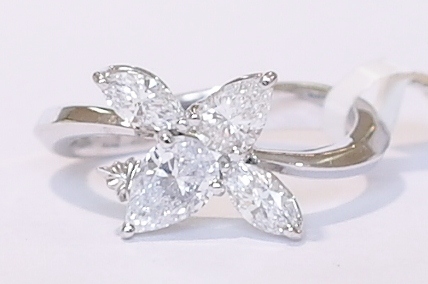 18ct white gold diamond ring