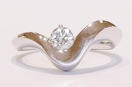 18ct white gold solitaire diamond ring