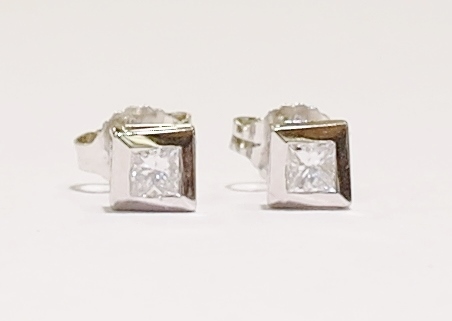 18ct white gold diamond stud earrings