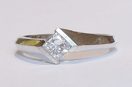 18ct white gold diamond ring