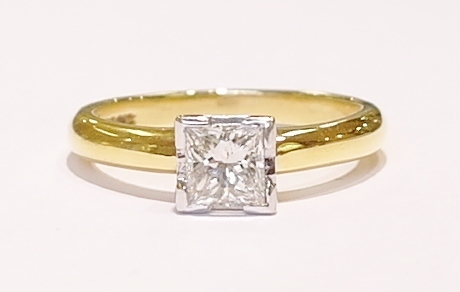18ct princess cut diamond solitaire ring