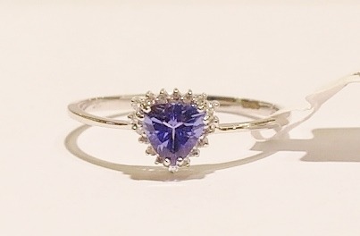 9ct white gold tanzanite and diamond ring