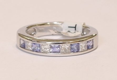 18ct white gold tanzanite and diamond ring