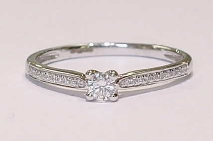 18ct white gold diamond solitaire ring