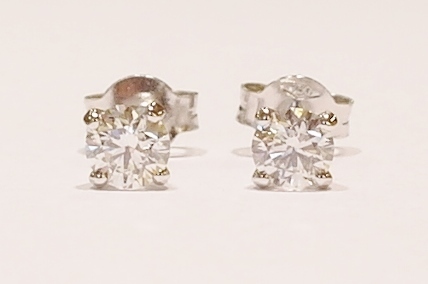 18ct white gold diamond stud earrings. 0.81ct