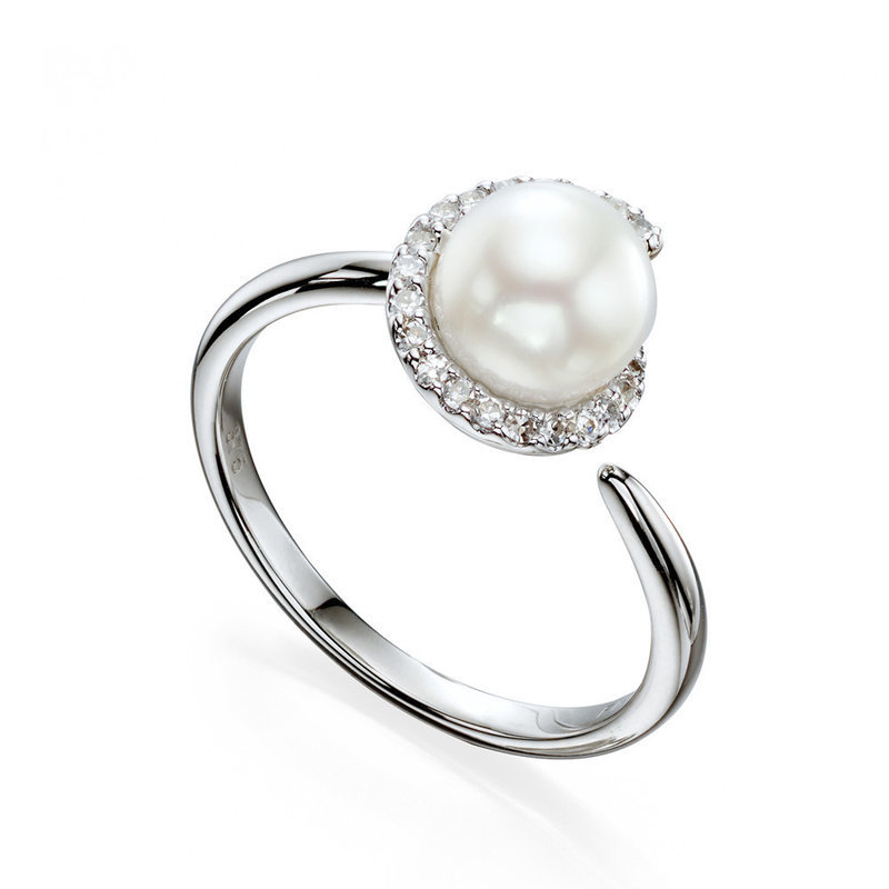 9ct white gold pearl and diamond ring