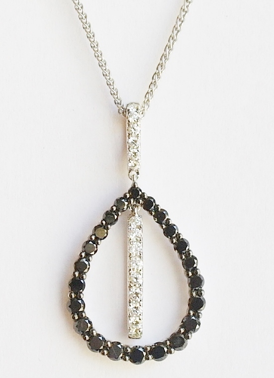 18ct white gold diamond pendant