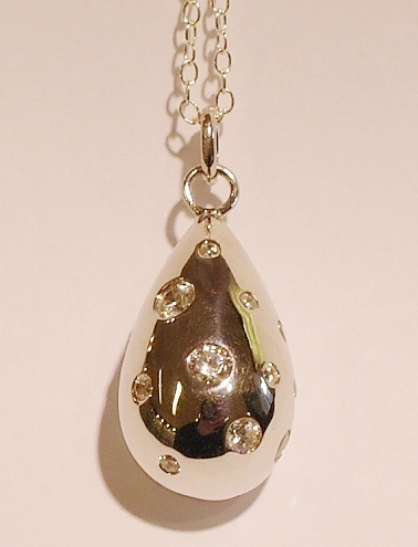 Silver pendant and chain