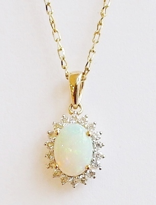 18ct opal and diamond pendant