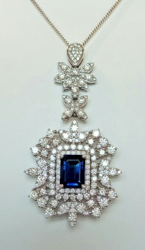 18ct white gold sapphire and diamond cluster pendant