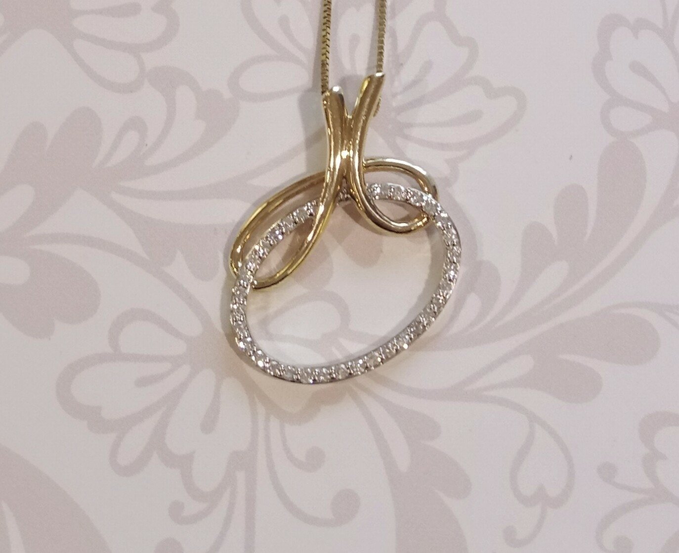 9ct yellow gold intertwined diamond pendant.